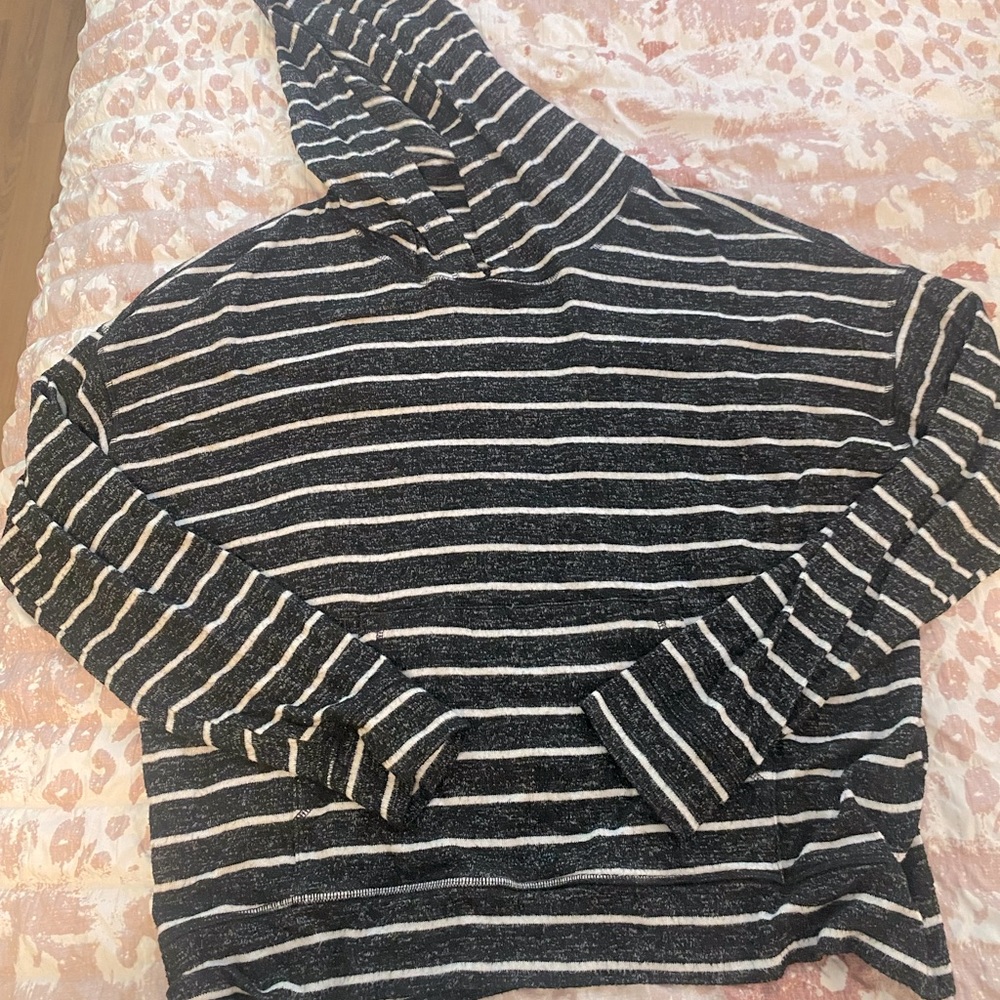 AE Hoodie | Size L